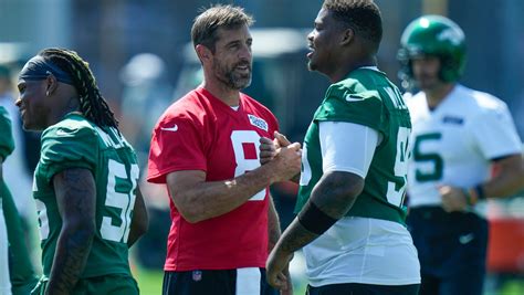 Aaron Rodgers sharing info and making sure his new Jets teammates have their ‘brains turned on’